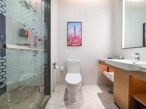 Vannituba majutusasutuses Hampton by Hilton Shenzhen Longhua Qinghu