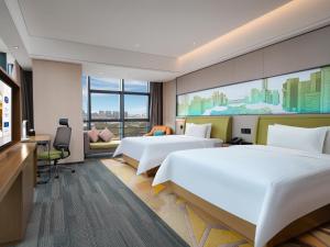 Postel nebo postele na pokoji v ubytování Hampton by Hilton Shenzhen Longhua Qinghu + 37 fotografií