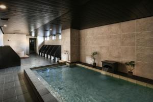 Sundlaugin á REF Matsuyama City Station by VESSEL HOTELS eða í nágrenninu +37 myndir