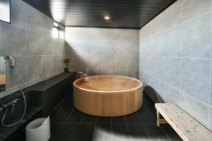 Ein Badezimmer in der Unterkunft REF Matsuyama City Station by VESSEL HOTELS