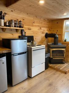 a kitchen with a stove and an oven at Hillside Haven 1 Bedroom with Hot Tub in Sussex