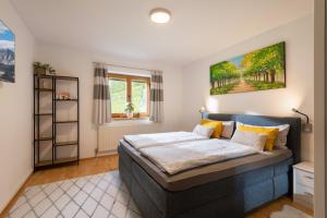 A bed or beds in a room at Bauernhof Unterstegen