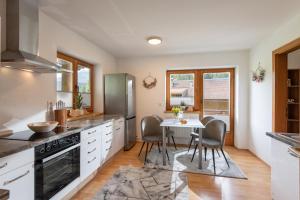 A kitchen or kitchenette at Bauernhof Unterstegen