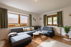 A seating area at Bauernhof Unterstegen