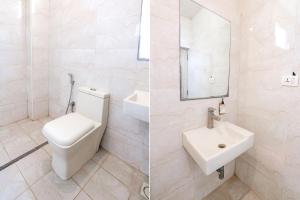 ハイデラバードにあるFabHotel Arastuの白いバスルーム(トイレ、シンク付)