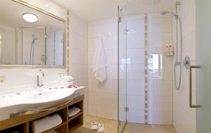 Kupatilo u objektu Hotel Garni Bavaria