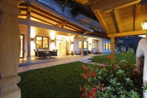 Vrt ispred objekta Hotel Garni Bavaria