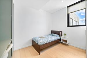 Ένα ή περισσότερα κρεβάτια σε δωμάτιο στο High level urban retreat in Macquarie Park