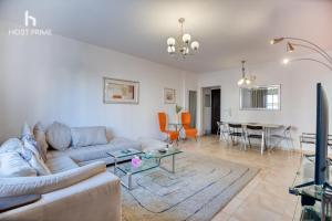 Posezení v ubytování Host Prime Apartment In Rehab City 2
