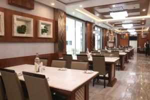 Restaurace v ubytování Sea Resort !! 500 Metre Dheusagar Park !! New Digha !! Pet Friendly !!