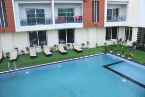 Bazén v ubytování Sea Resort !! 500 Metre Dheusagar Park !! New Digha !! Pet Friendly !! nebo v jeho okolí
