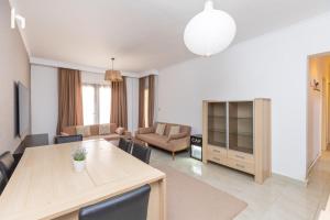 Posezení v ubytování Host Prime Apartment In Rehab City 2