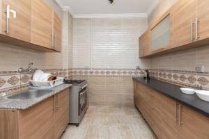Kuchyň nebo kuchyňský kout v ubytování Host Prime Apartment In Rehab City 2