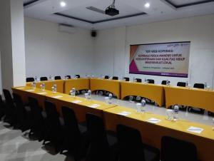 a meeting room with a long table and chairs at All Nite & Day Hotel Yogjakarta - Gejayan in Yogyakarta