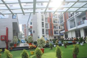 Zahrada ubytování Sea Resort !! 500 Metre Dheusagar Park !! New Digha !! Pet Friendly !!