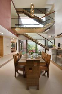 Fotografie z fotogalerie ubytování Premium 5 BR full pool villa by lake close to Vagamon v destinaci Muttam