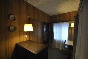 a small room with a table and a window at AKUNOURA HUIS - Vacation STAY 10922 in Nagasaki