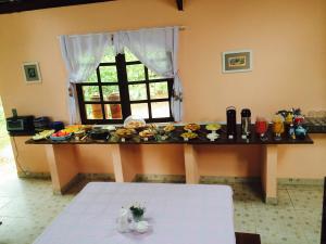 Comida na casa de hóspedes ou em algum lugar perto