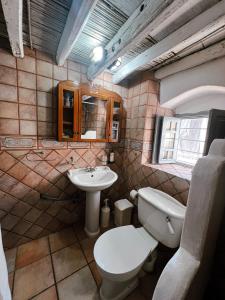Koupelna v ubytování Stunning town-house in Chora, Serifos