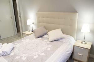 Postel nebo postele na pokoji v ubytování Apartamenticos Plaza Las Armas