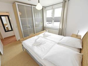 Ein Bett oder Betten in einem Zimmer der Unterkunft Haus "Concordia" in Binz - WG 02 "Seedorf" mit Terrasse, strandnah