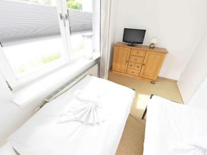 TV/Unterhaltungsangebot in der Unterkunft Haus "Concordia" in Binz - WG 02 "Seedorf" mit Terrasse, strandnah