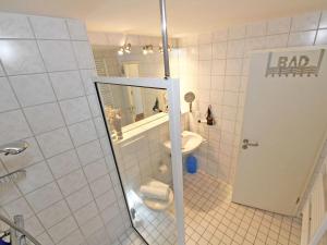 Ein Badezimmer in der Unterkunft Haus "Concordia" in Binz - WG 02 "Seedorf" mit Terrasse, strandnah