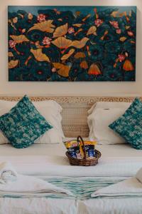 Posezení v ubytování Safarnama Varanasi - A Boutique B&B