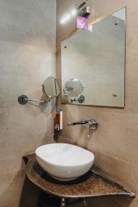 Un baño de Safarnama Varanasi - A Boutique B&B 27 fotos más
