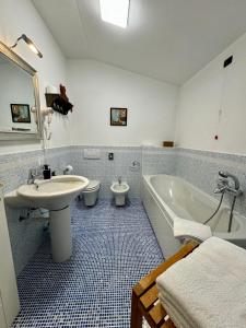 Koupelna v ubytování La Rosa Home