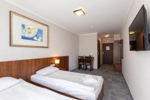 Gulta vai gultas numurā naktsmītnē Hit Hotel