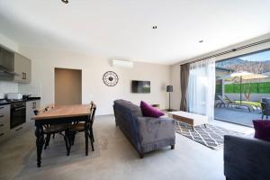 Khu vực ghế ngồi tại Villa Alicia