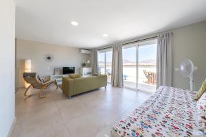 a bedroom with a couch and a living room at Eslanzarote Arrecife 360º Rooftop Suite, Super wifi in Arrecife