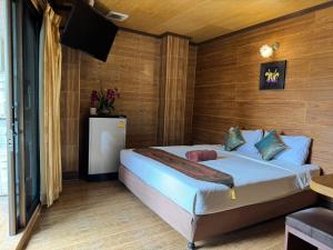 a bedroom with a bed in a room at Thai Cozy House in Bangkok