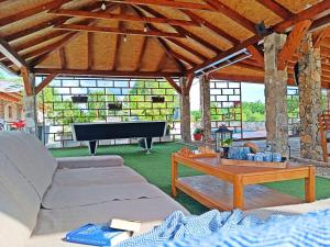 Posezení v ubytování Holiday Home Marko with football field