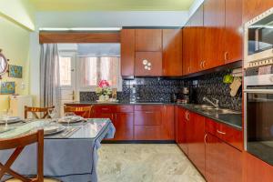 Una cocina o cocineta en The Lalouda of Mani