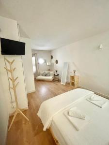 a white room with two beds and a couch at Casa Mia in Mola di Bari