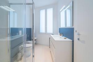 a bathroom with a sink and a toilet and a shower at Dimore delle Zagare Molo in Syracuse