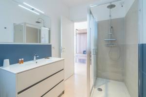 a bathroom with a sink and a shower at Dimore delle Zagare Molo in Syracuse