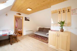 Χώρος καθιστικού στο Apartments and rooms Kravanja