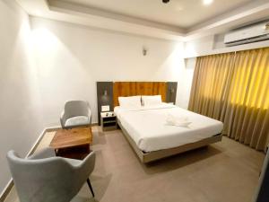 Hotel GSR Tumkur客房内的一张或多张床位