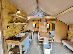 מטבח או מטבחון ב-Glamping Camping Rivabella