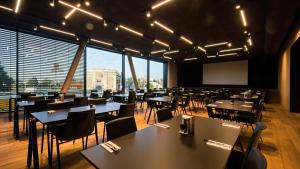 Reštaurácia alebo iné gastronomické zariadenie v ubytovaní ABA Apartments