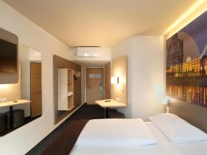 Postel nebo postele na pokoji v ubytování B&B Hotel Berlin City-West
