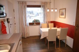 TV a/nebo společenská místnost v ubytování Ferienwohnung Kreidl + 37 fotografií