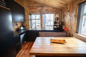 a kitchen with a wooden table in a cabin at Gljásteinn by Golden Circle in Laugarvatn