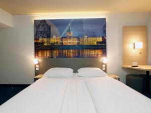 Postel nebo postele na pokoji v ubytování B&B Hotel Berlin City-West