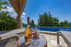 Bazén v ubytovaní Holiday home Vista Mare alebo v jeho blízkosti