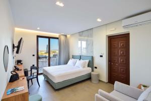 En eller flere senge i et værelse på Panthea Luxury Living + 126 billeder