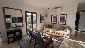 Posezení v ubytování Villa Little Castle Sea&Mountain - villa vistas al mar y piscina privada en Capistrano Village urbanización, Nerja